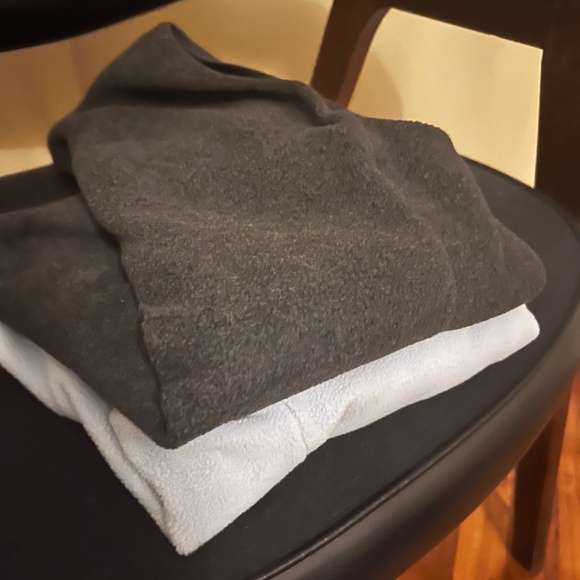 Old Navy women’s fleece vest - Picture 3 of 4